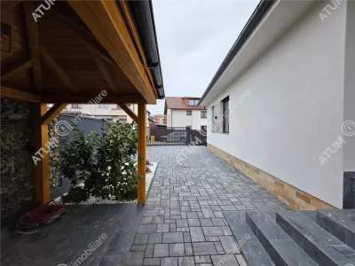 Casa individuala de vanzare cu 4 camere decomandate curte libera de 330 mp si garaj la demisol in comuna Selimbar din Sibiu - foto 7