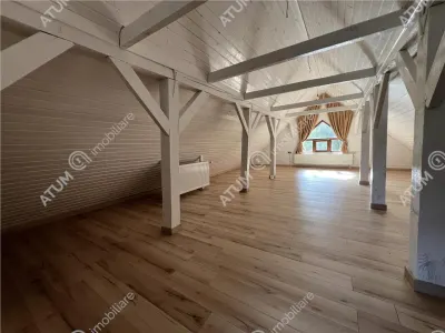 De vanzare cabana cu 7 camere 7 bai si teren 1000 mp in Avrig zona Mlaci - foto 12