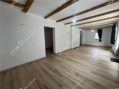 De vanzare cabana cu 7 camere 7 bai si teren 1000 mp in Avrig zona Mlaci - foto 13