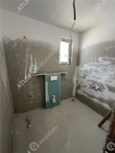 Casa de vanzare cu 4 camere 2 bai 2 balcoane si curte libera de 50 mp situata in zona Calea Cisnadiei din Sibiu - foto 13