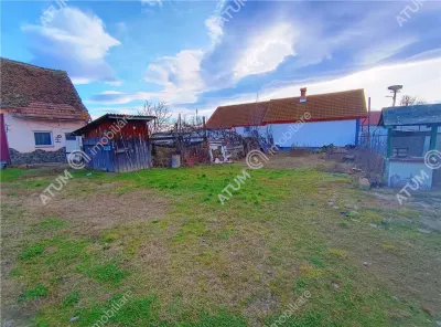 De vanzare casa cu 4 camere si 1650 mp teren in Porumbacu de Jos jud Sibiu - foto 10