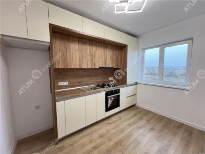 De vanzare apartament de 3 camere decomandate cu 2 bai si loc de parcare in zona Calea Surii Mici - foto 3