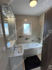 De inchiriat apartament cu 2 camere balcon si loc parcare situat in zona Calea Cisnadiei din Sibiu - foto 7