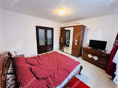 Casa individuala de vanzare cu 4 camere 2 bai deschidere la 2 strazi si teren de 395 mp situata in zona Trei Stejari din Sibiu - foto 2