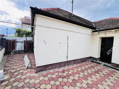Casa individuala de vanzare cu 4 camere 2 bai deschidere la 2 strazi si teren de 395 mp situata in zona Trei Stejari din Sibiu - foto 12