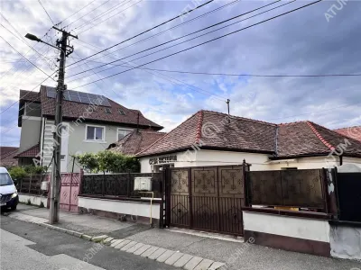 Casa individuala de vanzare cu 4 camere 2 bai deschidere la 2 strazi si teren de 395 mp situata in zona Trei Stejari din Sibiu - foto 14