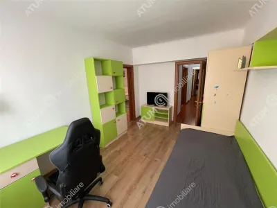 De inchiriat apartament cu 3 camere decomandate si 2 balcoane din zona centrala din Sibiu - foto 5
