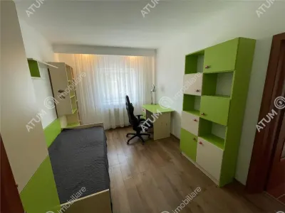 De inchiriat apartament cu 3 camere decomandate si 2 balcoane din zona centrala din Sibiu - foto 7