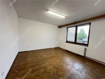 De vanzare casa renovata de 3 camere cu 2 pivnite si teren de  242 mp zona Calea Dumbravii - Sibiu