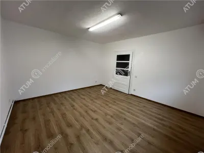 De vanzare casa renovata de 3 camere cu 2 pivnite si teren de  242 mp zona Calea Dumbravii - foto 16