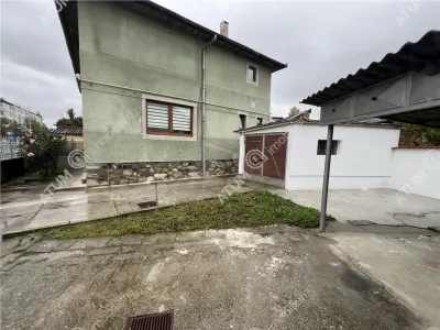 De vanzare casa renovata de 3 camere cu 2 pivnite si teren de  242 mp zona Calea Dumbravii - foto 22