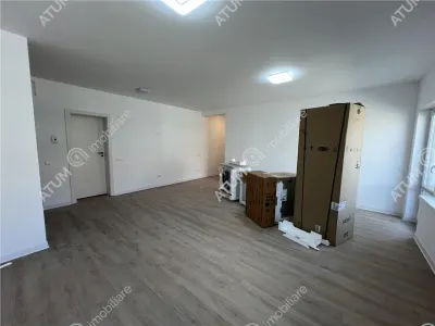 De vanzare apartament cu 3 camere 2 bai la etajul 1 zona Doamna Stanca - foto 2