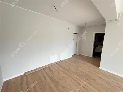 De vanzare apartament la cheie cu 2 camere gradina proprie zona Pictor Brana din Selimbar - foto 5