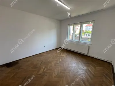 Casa individuala cu 3 camere de inchiriat garaj si teren de 200 mp situata in zona Calea Dumbravii din Sibiu - foto 4