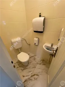 De inchiriat spatiu comercial cu vad stradal in zona ultracentrala din Sibiu - foto 12