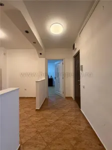 Apartament 2 camere de vanzare Sibiu, Bd. Mihai Viteazu, 52 mp utili, renovat. - foto 2