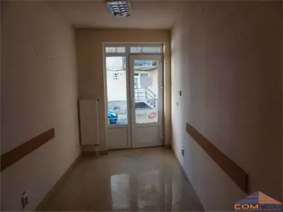SPATIU COMERCIAL DE INCHIRIAT - foto 3
