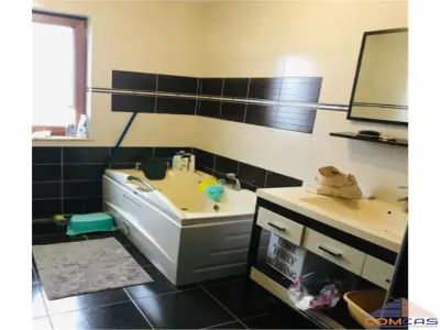 Casa de vanzare pe strada Alecu Russo - foto 4