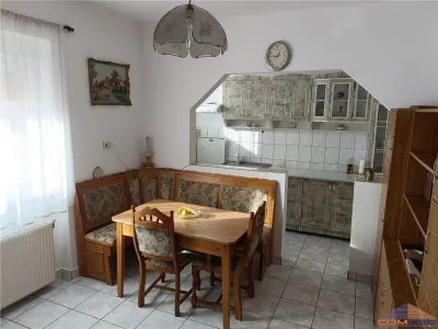 Vanzare parter din casa si teren 253 mp - foto 12