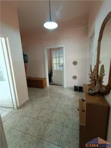 Vanzare parter din casa si teren 253 mp - foto 8