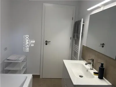 Inchiriez ap.2cam,bloc nou,la prima inchiriere,superfinisat,70mp,parcare subterana,Borhanci-intrare - foto 11
