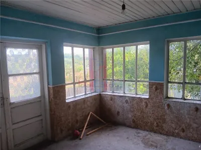 str Principala Vorovesti TEREN 1200mp cu CASA batraneasca 64mp toate utilitatile - foto 13