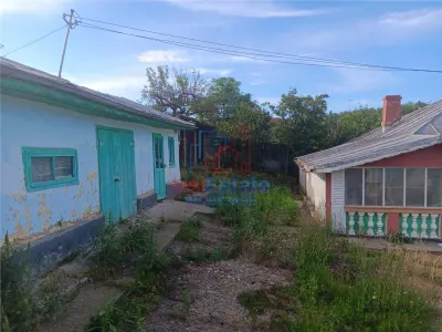 str Principala Vorovesti TEREN 1200mp cu CASA batraneasca 64mp toate utilitatile - foto 4