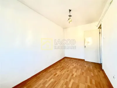 Apartament 3 camere, str. Milcov, Bacau - foto 4