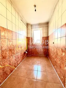 Apartament 3 camere, str. Milcov, Bacau - foto 5