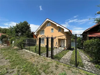 Casa de vanzare cu ponton privat la Lacul Mujdeni, judetul Satu Mare | 405 mp construiti | Teren 621 mp - Orasu Nou