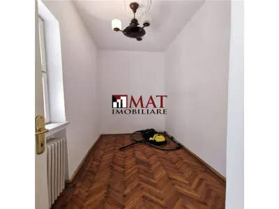 Apartament Ultracentral cu 5 Camere 160mp str Republicii - foto 8
