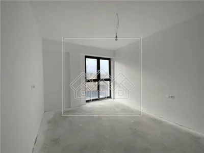 Ap.cu 3 camere, 2 balcoane si o  gradina de 95 mp, zona Turnisor - foto 2