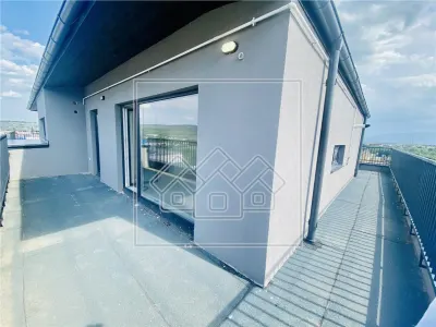 Penthouse intabulat, predare la alb, 3 camere, 2 bai si terasa - foto 12