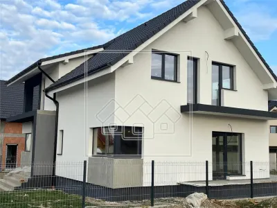 Casa individuala, 487 mp teren, finisata la alb, 147mp utili, Cristian - foto 8