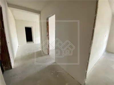 Ap cu 2 camere, balcon, predare la alb, incalzire in pardoseala - foto 18