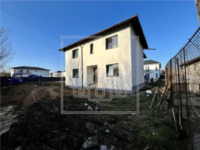 Casa tip duplex, teren 420 mp, predare la alb, Selimbar - foto 1