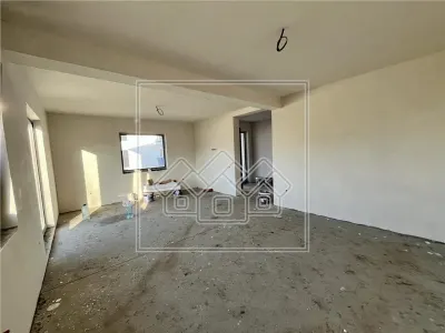 Casa tip duplex, teren 420 mp, predare la alb, Selimbar - foto 11