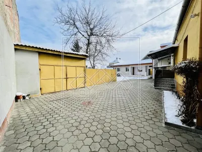 Casa in Lazaret, 900 mp teren, 663 mp gradina, pivnita si pod - foto 4