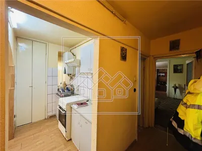 Apartament 3 camere,  zona Cedonia, cu balcon, la cheie - foto 15