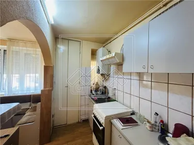 Apartament 3 camere,  zona Cedonia, cu balcon, la cheie - foto 18