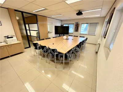 Spatiu de birouri - la cheie, mobilat - 257 mp - 8 birouri - Cisnadie