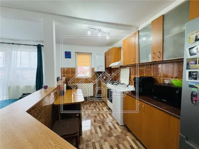 Apartament de vanzare - 3 camere, 2 balcoane - Terezian - foto 2
