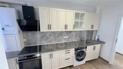 Apartament 2 camere, renovat, parcare, decomandat, etaj intermediar - foto 2