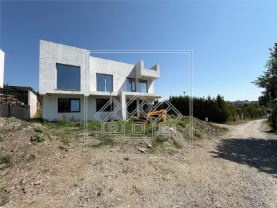 Casa in Cisnadioara - Arhitectura contemporana, rooftop panoramic - Cisnadioara