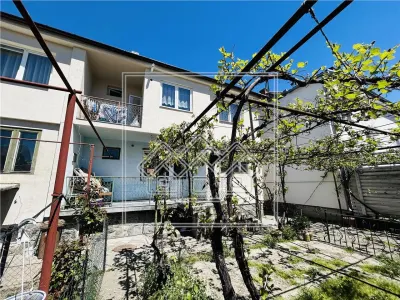 Casa individuala, cu 2 intrari separate, 235 mp utili + teren - Sibiu