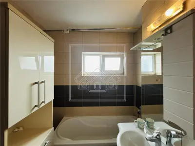 Ap la vila, cu 3 camere, balcon mare - Selimbar - foto 6