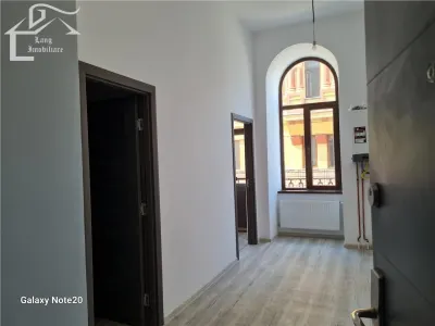 ocazie .VINDEM APARTAMENT IN ZONA ISTORICA CU BALCON STRADA - foto 3