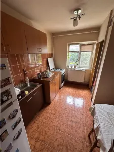 Decomandat cu 2 bai si 2 balcoane la etaj 3 - Timisoara
