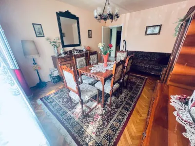 Decomandat la etajul 1 aproape de piata 700 - Timisoara