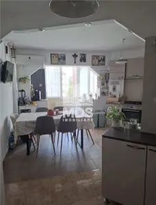 Decomandat la etajul 3, mobilat si utilat linga Nora - Timisoara